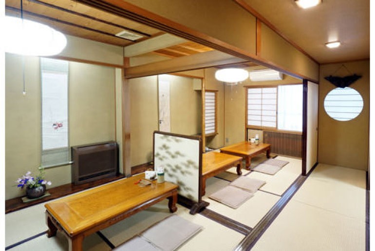 古い日本家屋の寛げる店内